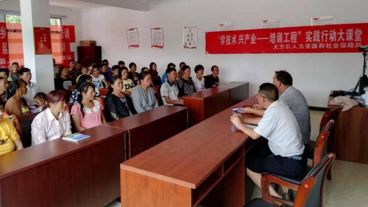 合中社区举办“学技术 兴产业——培训工程”实践行动大课堂