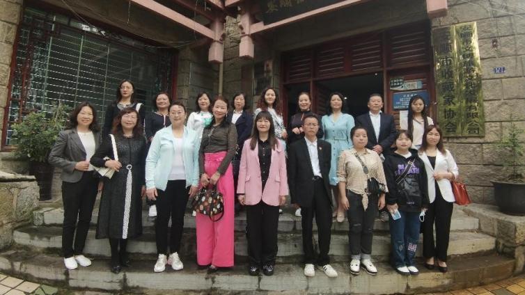 传承蜡染非物质文化遗产艺术  画出大美安顺情怀 ——安顺电大开展蜡染培训